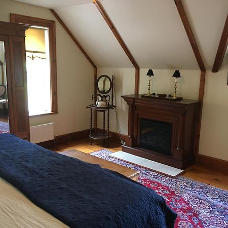 Sawyer'S Creek Bed And Breakfast Algonquin Highlands Exterior photo