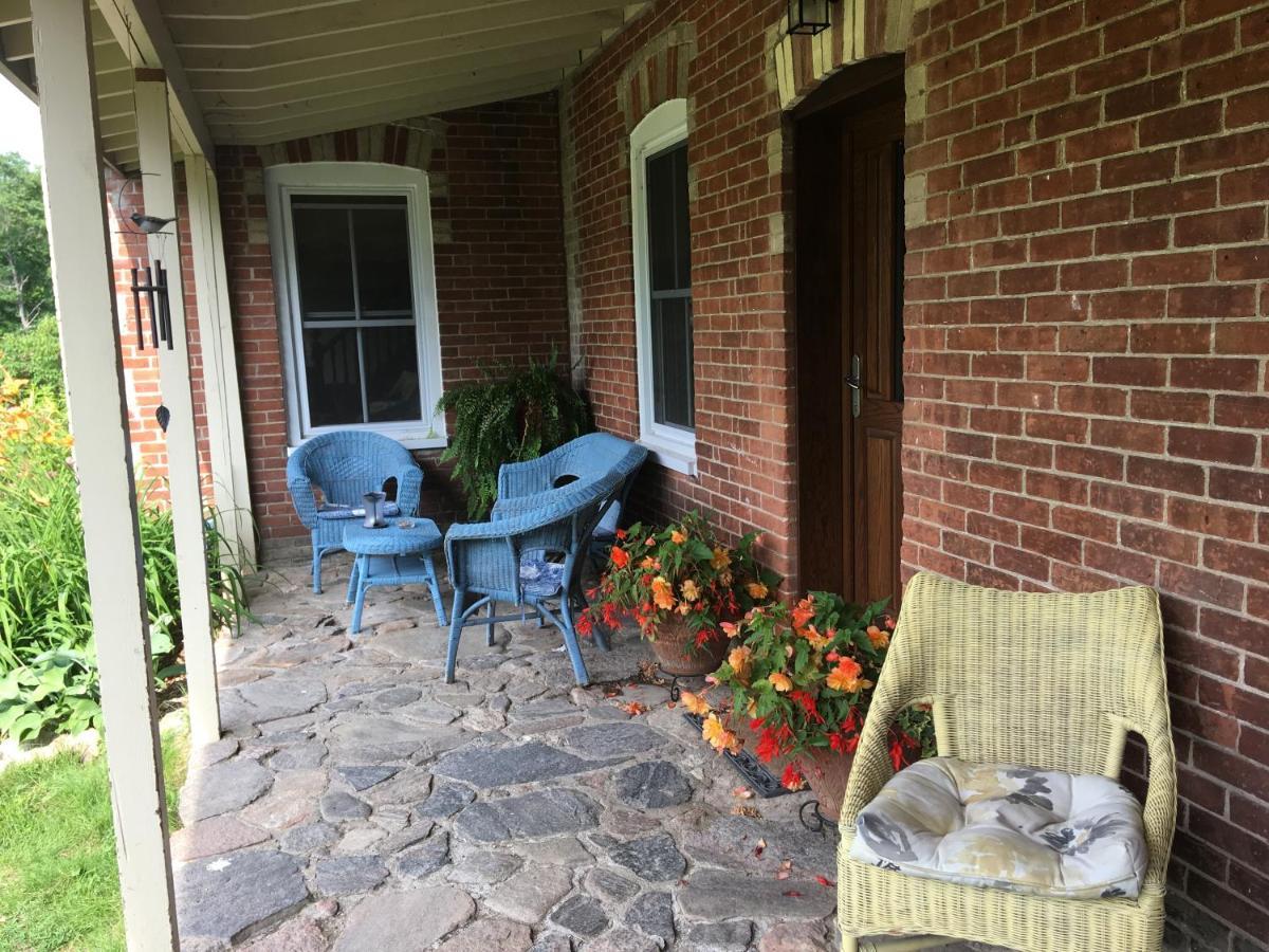 Sawyer'S Creek Bed And Breakfast Algonquin Highlands Exterior photo